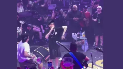 Esto es lo que cobra Peso Pluma en un concierto