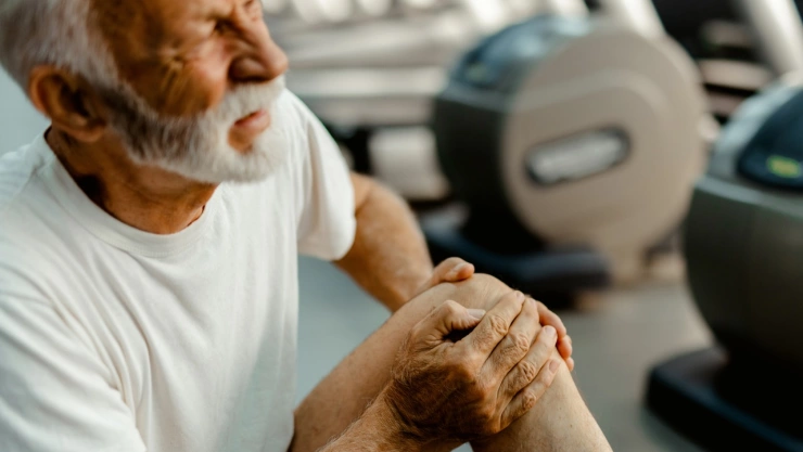 ¿Cansado de los dolores articulares y de rodilla? Añade orégano a tu dieta