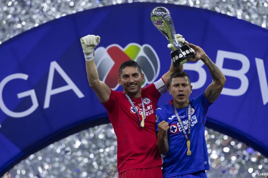 8 Jesús Corona campeón liga mx cruz azul 2021.jpg