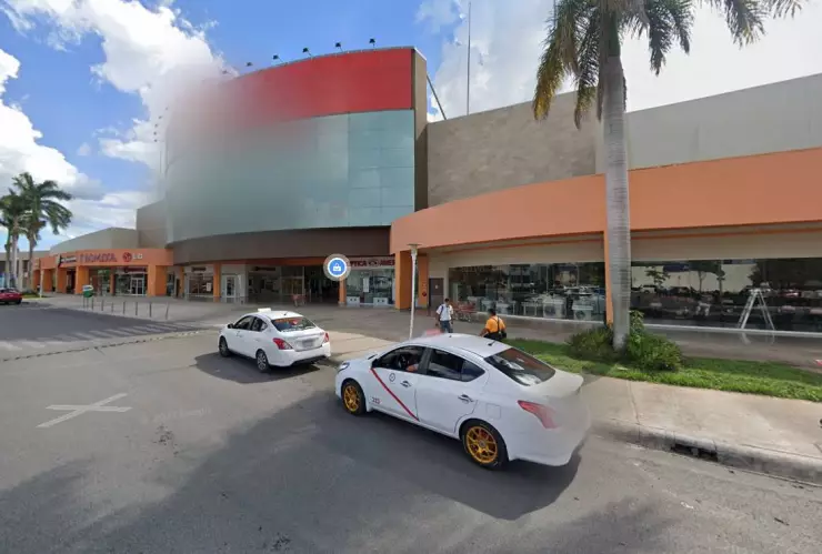 Reportan presunto INCENDIO en una plaza comercial al oriente de Mérida