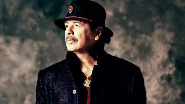 hospitalizan a carlos santana.