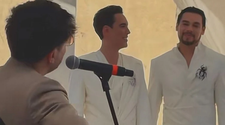 ¿Quién cantó en la boda de Un Tal Fredo?