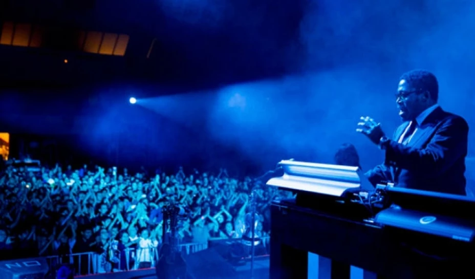 Además de acompañar a White en sus últimas dos giras, Owens fue prolífico en sus contribuciones a otras bandas como músico y productor