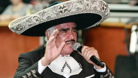 Vicente Fernández se encuentra en condición crítica, revela familia