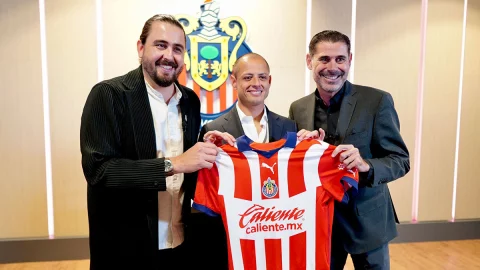 Amaury Vergara, Chicharito y Fernando Hierro.jpg