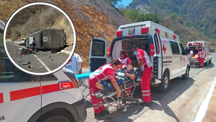 Vuelca camión de Memo Garza