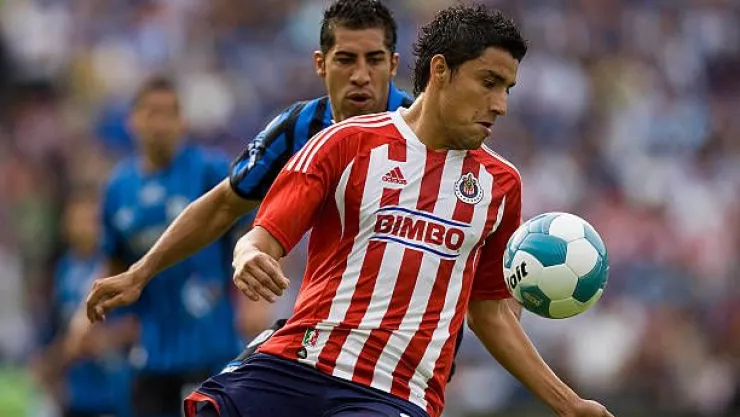 antonio-salazar-of-chivas-in-action-during-a-match-between-queretaro-picture-id141590270.jpeg