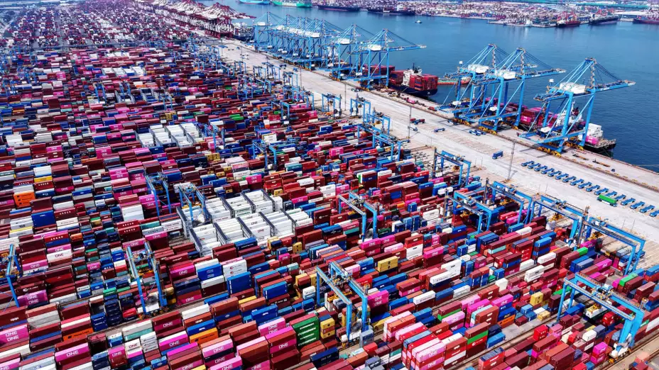 Terminal de contenedores en Qingdao, China.