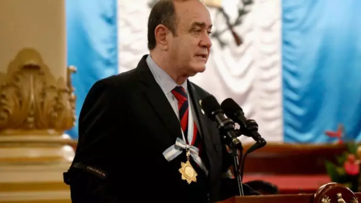 Atacan a balazos a Alejandro Giammattei, presidente de Guatemala