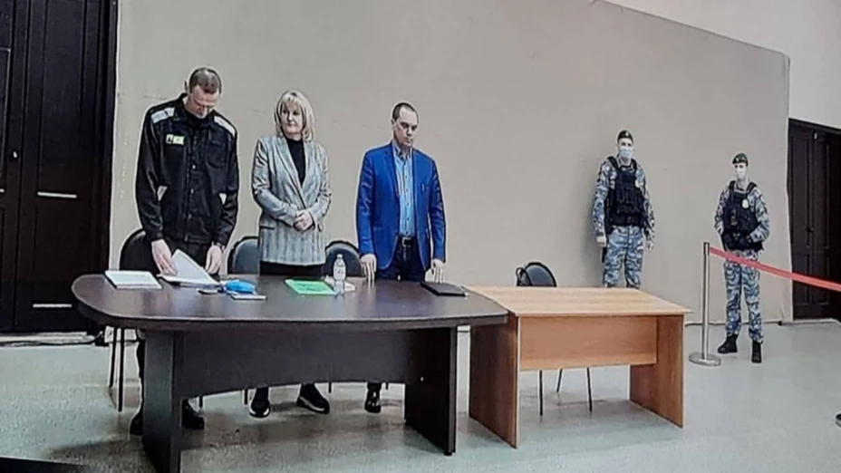 Condenan a Alexei Navalny, opositor de Putin, a 9 años de cárcel