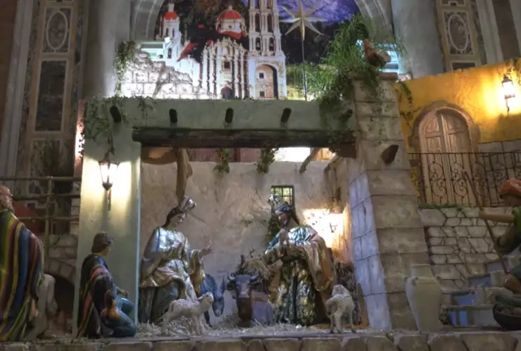 un nacimiento hecho por artesanos mexicanos fue colocado en la basílica de san pedro en el vaticano.