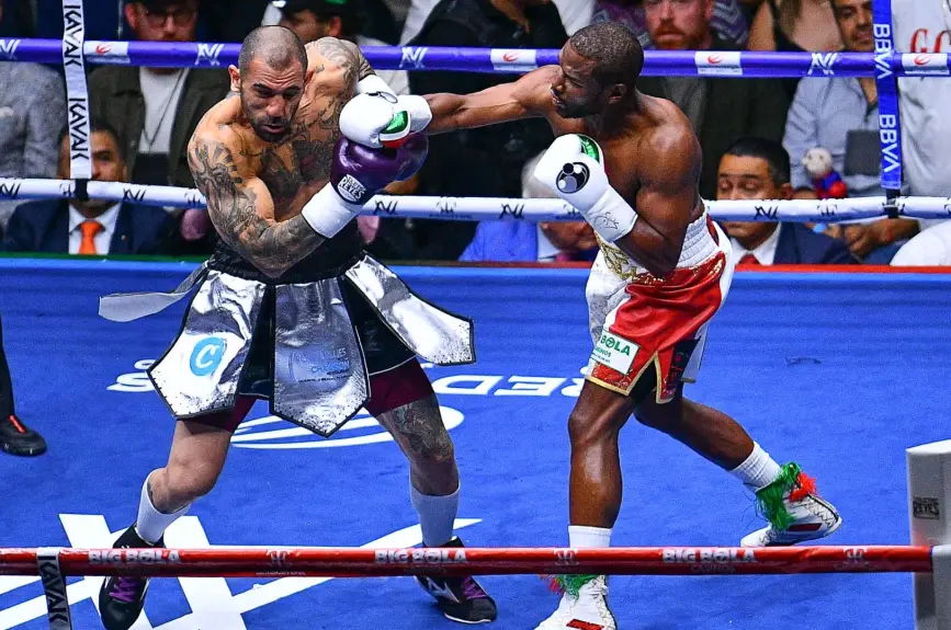 Fuerte golpe de Floyd Mayweather a John Gotti III