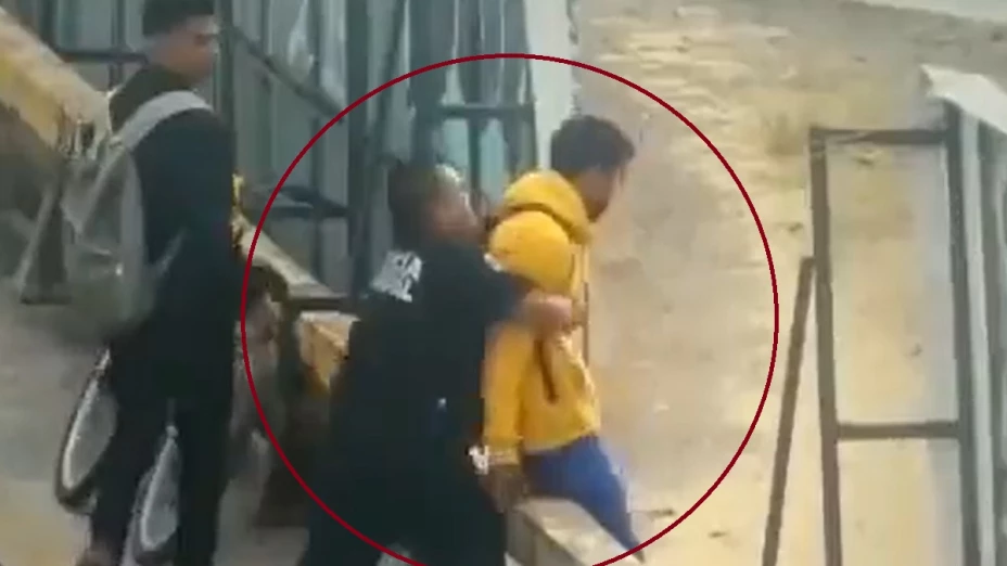 policía de puebla salvajoven lanzarse puente 16 de septiembre