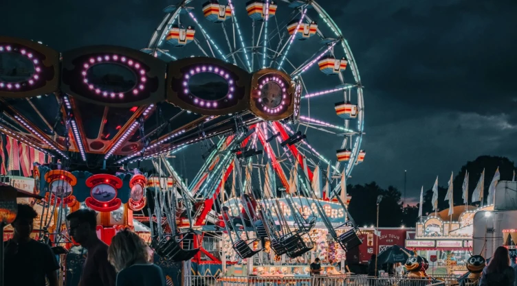 Juegos mecánicos de feria.