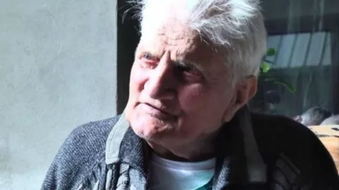 Hombre desapareció por 30 años y regresó a casa con la misma ropa