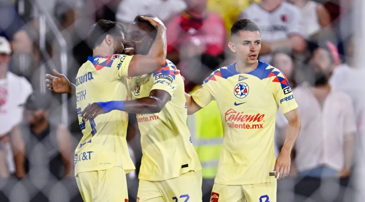 Henry Martín y Julián Quiñones festejan gol Leagues Cup vs St. Louis