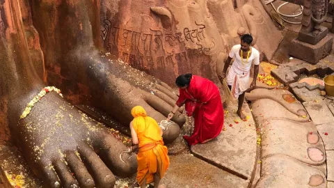 Se hizo pasar por gurú y obligaba a sus seguidores a comer excremento