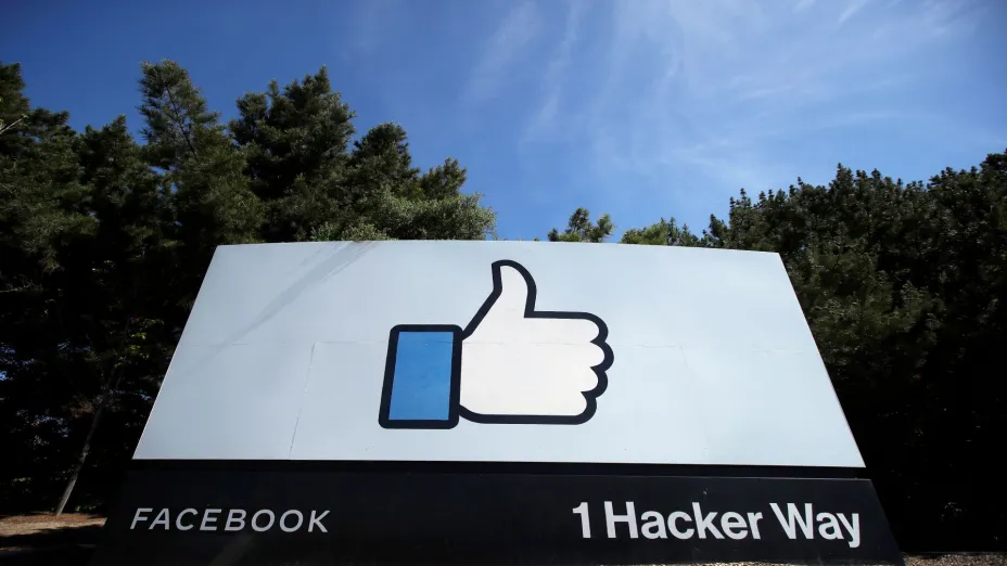 Facebook1_AP.jpg