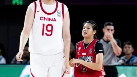 Zhang Ziyu La jugadora de básquet china con 17 años que mide 2.20 metros.jpeg