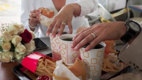 recien-casados-fotos-restaurante