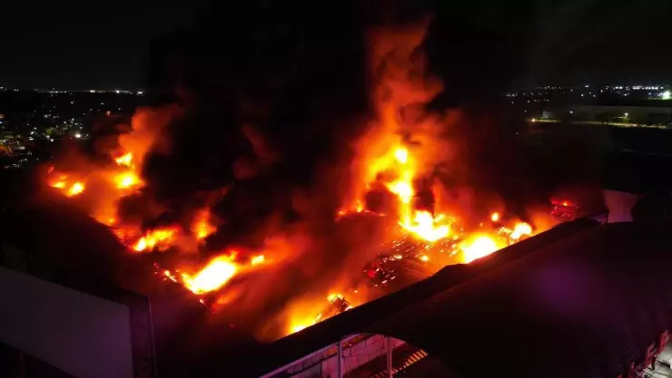 VIDEO: Así fue el voraz incendio en tienda en el periférico de Mérida