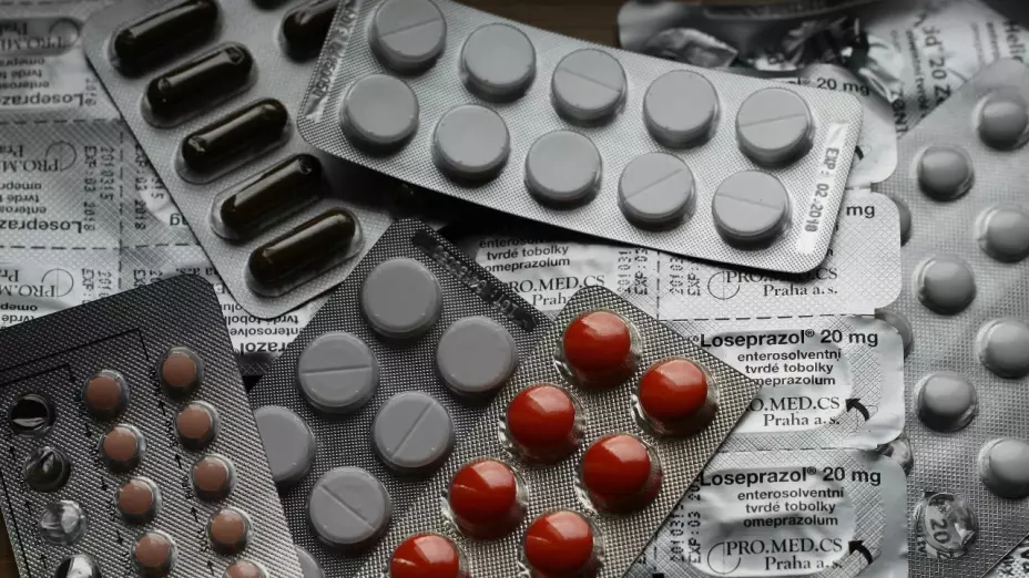 La falta de medicamentos en Baja California pone en riesgo la atención médica. IMSS Bienestar responde y toma medidas.