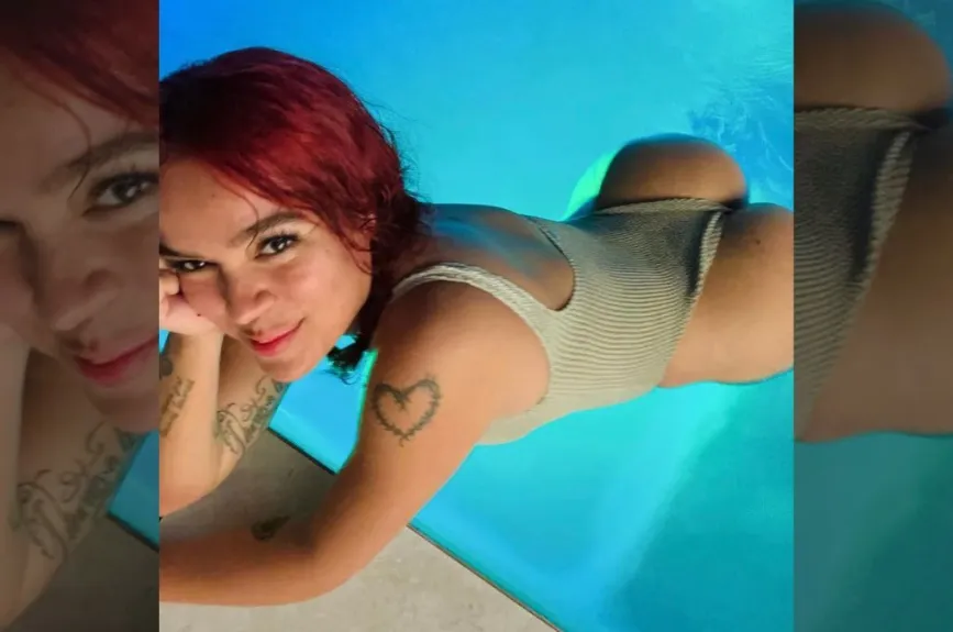 Karol G alberca.jpg
