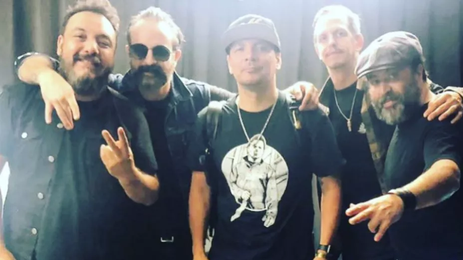 Molotov: Tito Fuentes revela el impacto de 11 cirugías por adicciones en su rostro