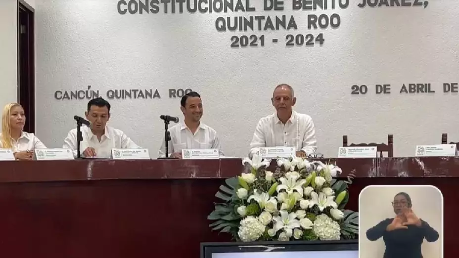 Realizan sesión solemne de Cabildo por el Aniversario 54 de Cancún.jpg