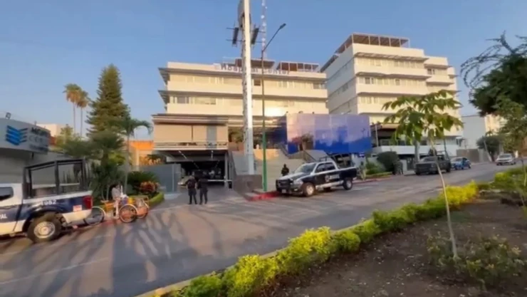 Comado entra a hospital Cuernavaca atacan a uno