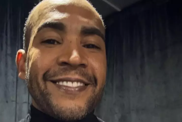 Don Omar corre a fan por aventar cerveza en concierto de Cancún.png