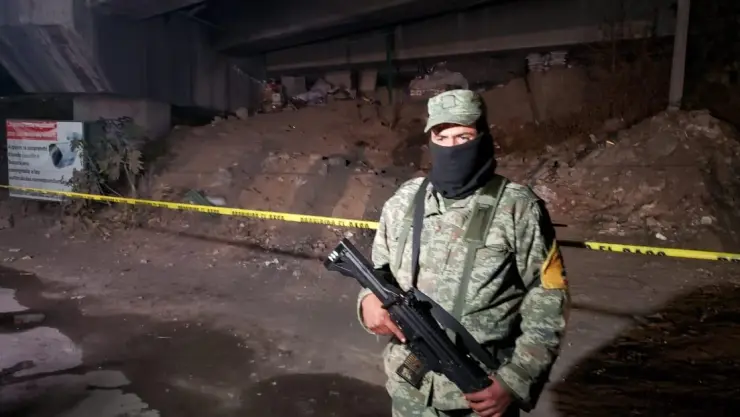Guardia Nacional colabora con Pemex para atender una probable toma clandestina de combustible.