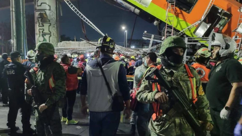 Militares acordonan la zona del accidente de la L-12