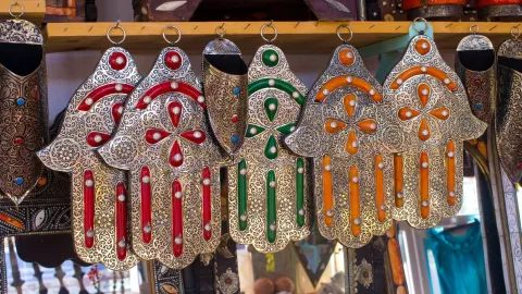 ¿Cómo hacer amuletos para proteger tu casa?