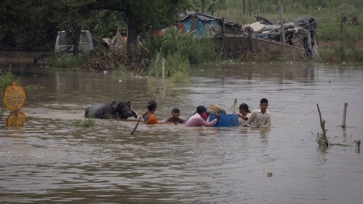 Muertos y heridos por lluvias en India; hay cientos de damnificados por inundaciones y deslizamientos de tierra.