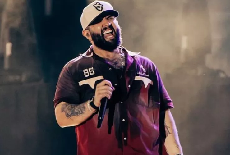 Carin Leon con dengue