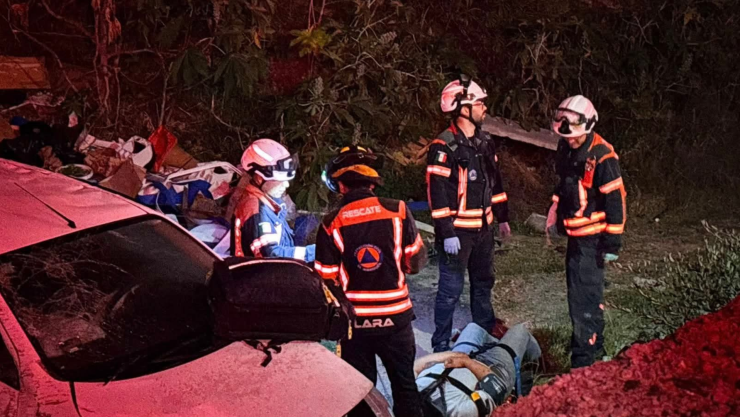 Volcadura en autopista 57 deja dos lesionados en El Carmen, El Marqués