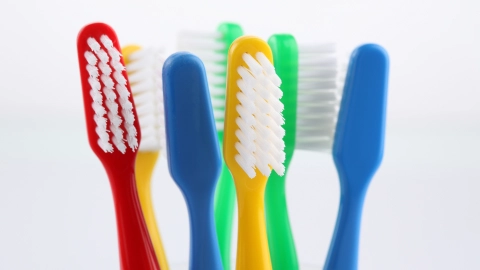cepillo de dientes, ellas