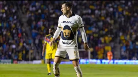 aaron-ramsey-aparece-con-playera-pumas-polemica-salida-mexico-pb-notas