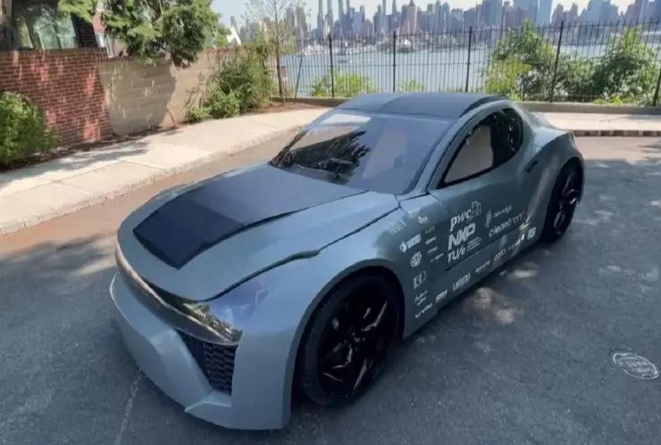 Auto eléctrico amable con el medio ambiente; captura más carbono del que emite.