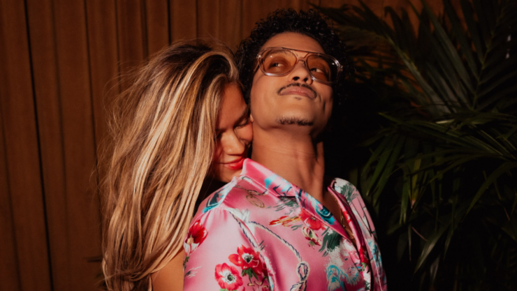 Karol G y Bruno Mars sorprenden con cariñosas fotos juntos