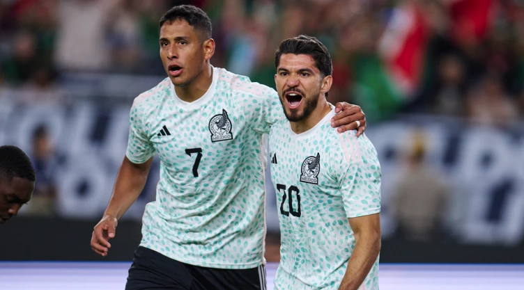 Henry Martín y Luis Romo festejan gol de México vs Haití Copa Oro