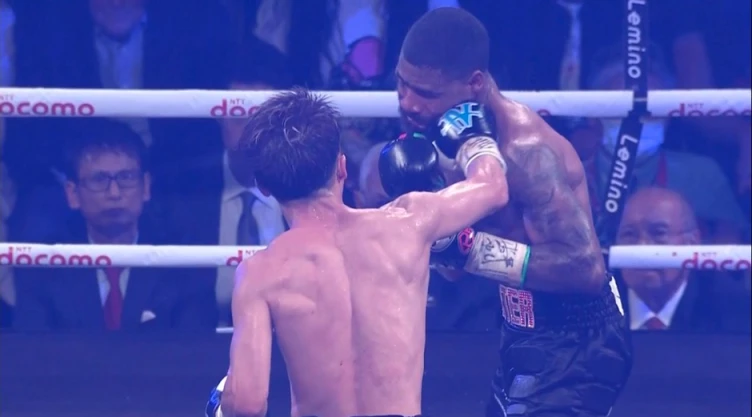 Naoya Inoue noquea a Fulton en Japón