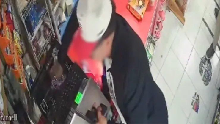 Sometieron a los locatarios! FILTRAN video del momento exacto que asaltan un negocio en Puebla.jpg