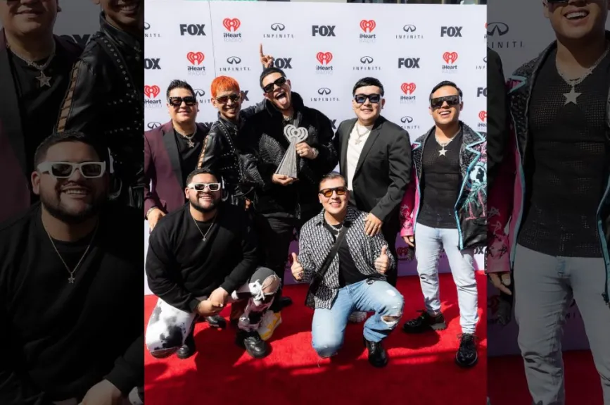 grupo firme alfombra roja.jpg