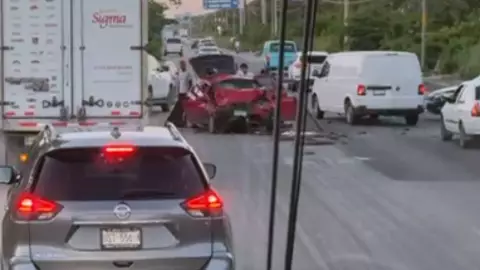 accidente en la carretera 307 cancún playa del carmen hoy 23 de octubre de 2025.jpg