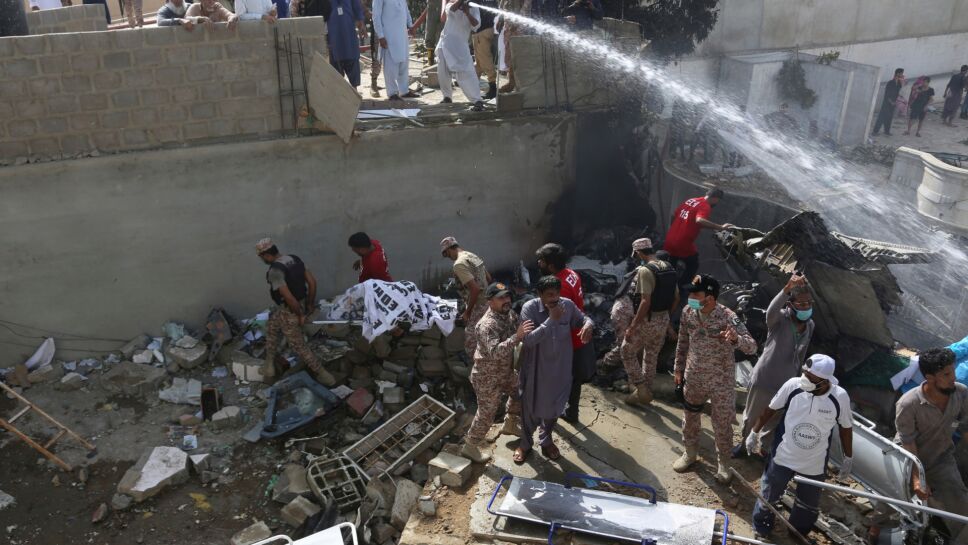 Accidente aéreo en Pakistán3.jpg