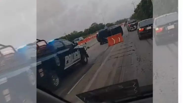 ¡Nuevo día, nuevo accidente! Reportan volcadura de auto en carretera Playa del Carmen.jpg