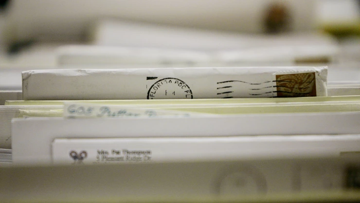 Empresa de citas enviará mil cartas de amor al Espacio en una nave de Space X