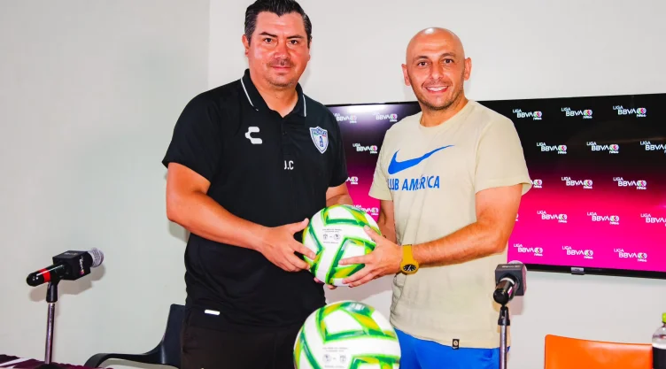 Juan Carlos Cacho y Ángel Villacampa en el Día de Medios de la Final Femenil.jpeg